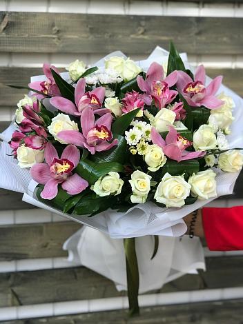 Букет цветов из: Розы и Хризантемы в Алхастах