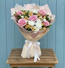 Букет цветов из:  Гвоздики, Орхидеи и Розы в Алхастах