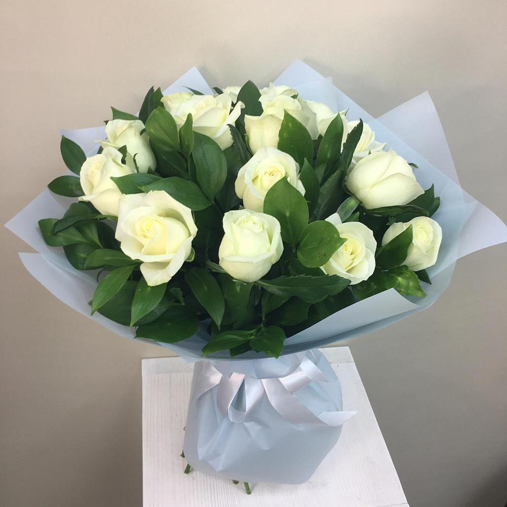 Букет 15 Белых роз Проуд в Алхастах