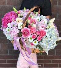 Композиция солнечный день в Алхастах Цветочная композиция из Розы, Хризантемы, Пионы и Лизиантусы в корзине в Алхастах