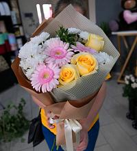 Букет цветов из:  Герберы, Розы и Хризантемы в Алхастах