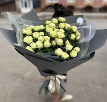 Букет Белые кустовые розы Солинеро в Алхастах