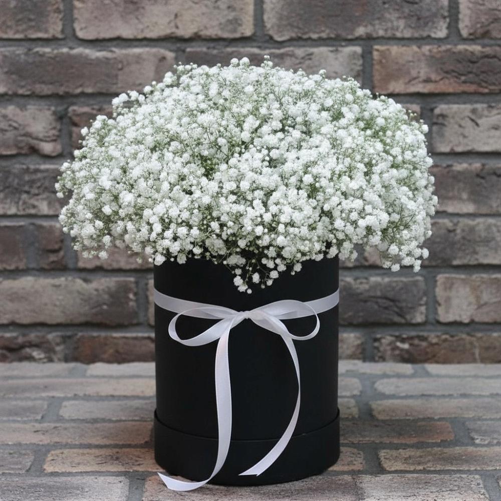 Цветочная композиция из Гипсофила в шляпной коробке в Алхастах