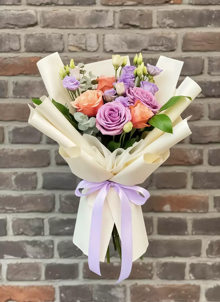 Букет цветов из: Лизиантусы и Розы в Алхастах