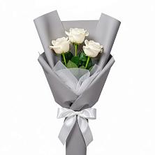 Букет 3 белые розы в Алхастах