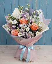 Букет цветов из:  Лизиантусы, Розы, Альстромерии и Гипсофила в Алхастах