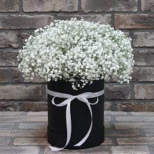 Цветочная композиция из Гипсофила в шляпной коробке в Алхастах