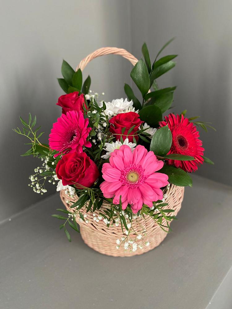 Цветочная композиция из Розы, Хризантемы и Герберы в корзине в Алхастах
