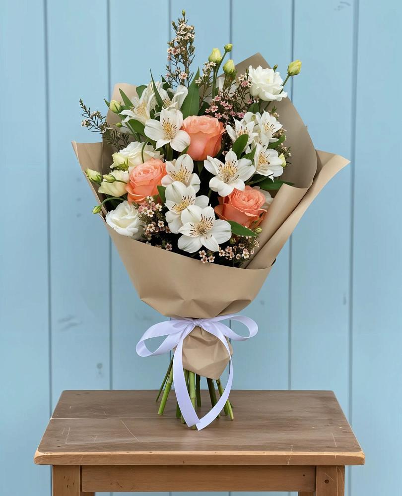 Букет цветов из: Альстромерии, Лизиантусы, Розы и Хризантемы в Алхастах